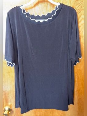 Susan Graver black/white liquid knit top with scallop rib trim Size 2X